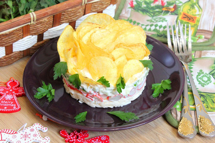 Salad "Snack" with chips - original and festive