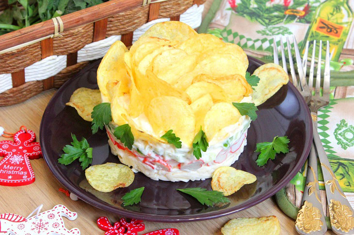 Salad "Snack" with chips - original and festive