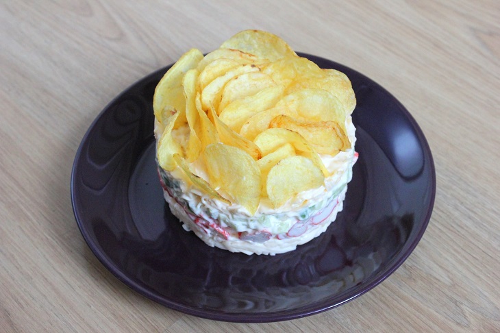 Salad "Snack" with chips - original and festive