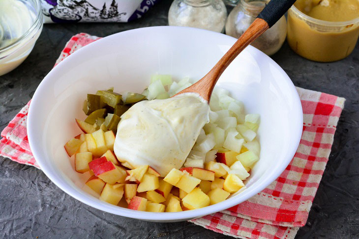 Onion salad in Polish - original and spicy taste