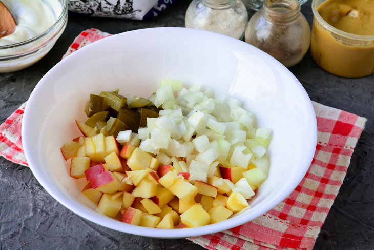 Onion salad in Polish - original and spicy taste