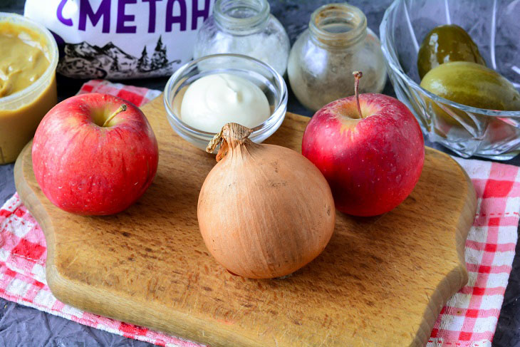 Onion salad in Polish - original and spicy taste