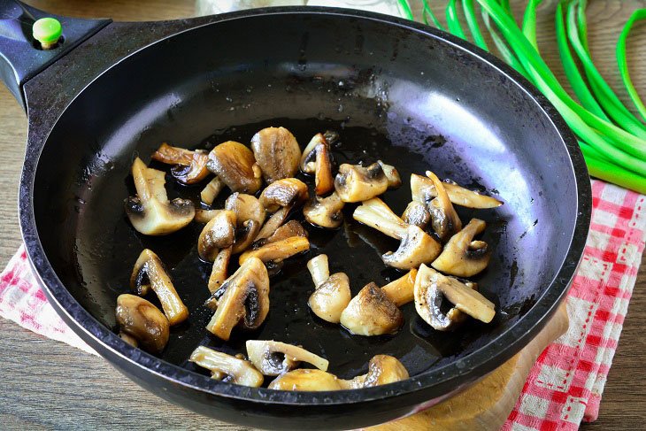 Vinaigrette with fried mushrooms - an original recipe for your favorite dish