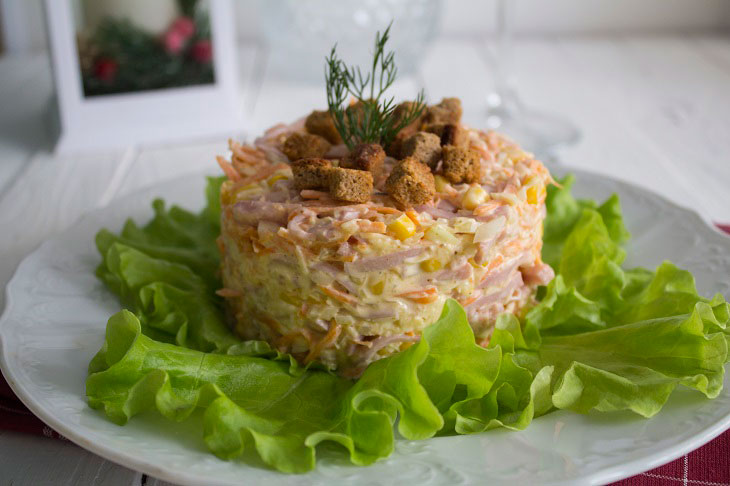 Salad "Carousel" with ham - a simple and festive recipe