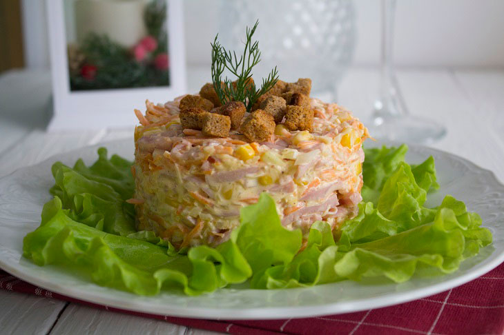 Salad "Carousel" with ham - a simple and festive recipe