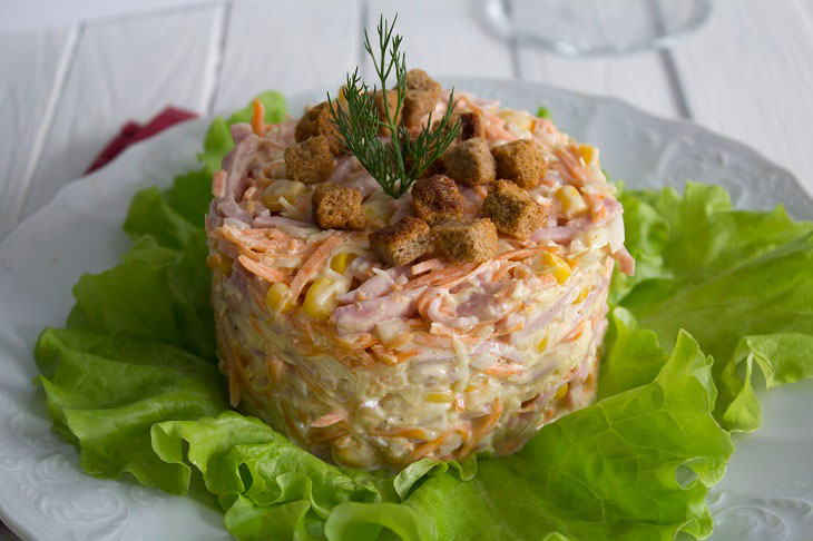 Salad "Carousel" with ham - a simple and festive recipe