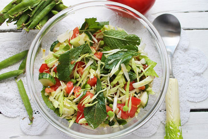 Salad "Motley garden" - vitamin, tasty and bright
