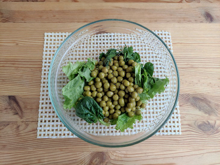 Student salad with sausage - a quick and budget recipe