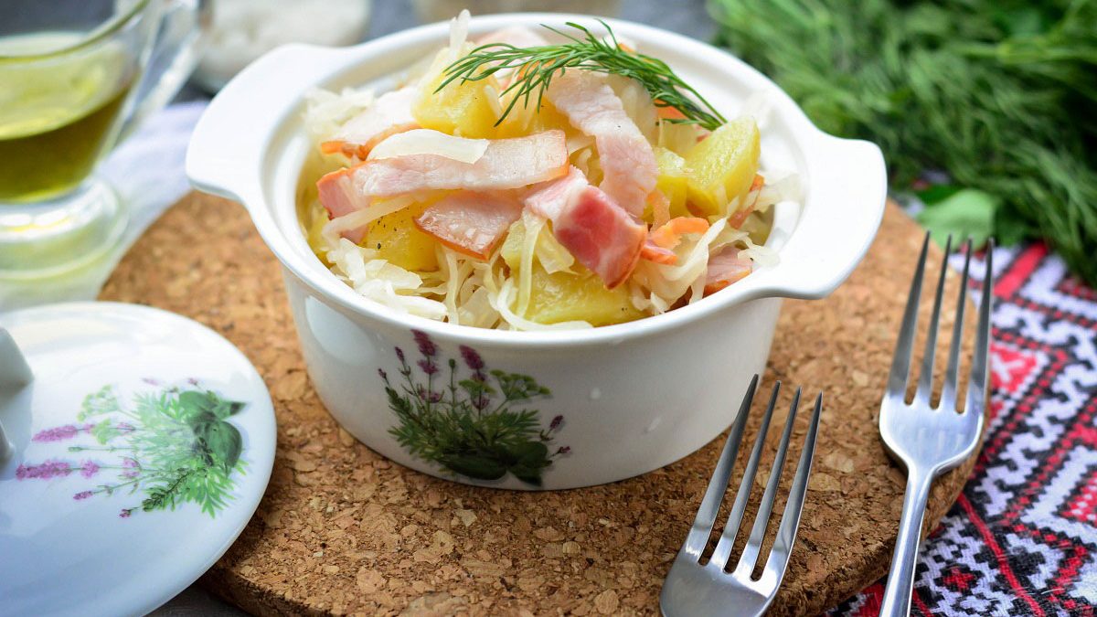 Salad “Peasant” with bacon – hearty and tasty