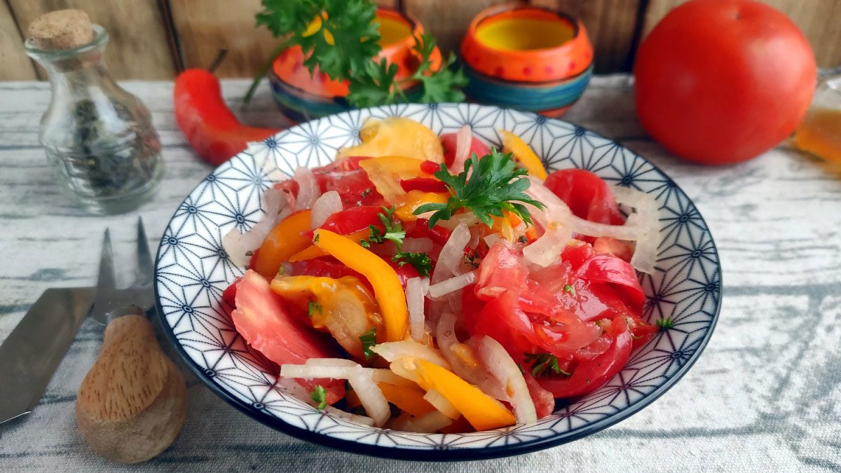 Uzbek salad “Shakarob” – juicy and appetizing