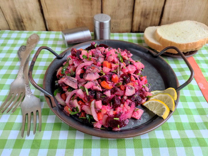 Vinaigrette with mushrooms - a bright and appetizing salad