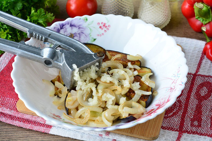 Armenian eggplant salad - spicy and tasty