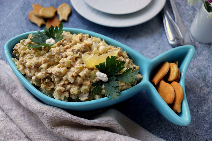 Fish salad "Satiy Guest" - tasty and original