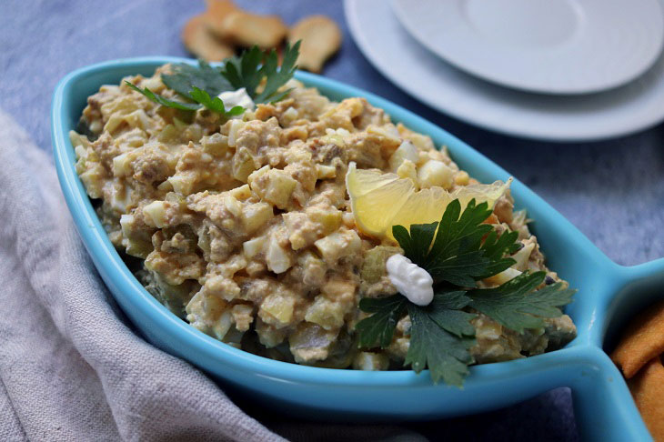 Fish salad "Satiy Guest" - tasty and original