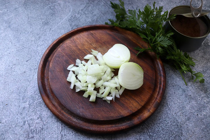 Fish salad "Satiy Guest" - tasty and original