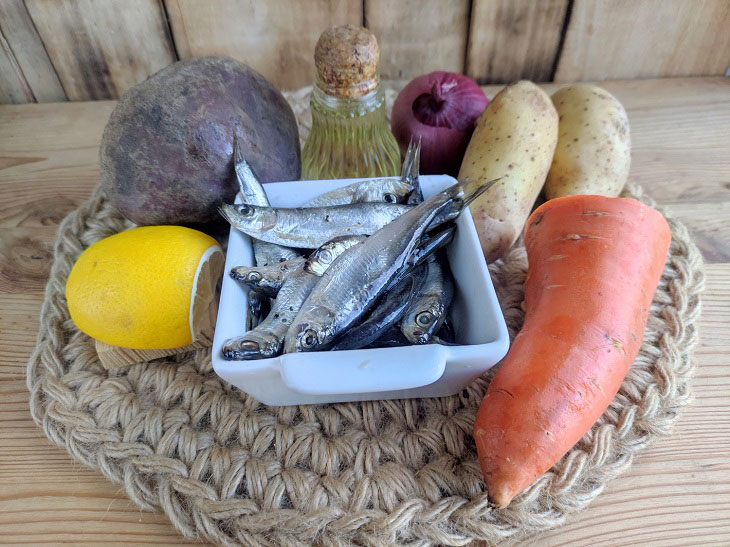 Vinaigrette with sprat - a hearty dish with an unusual taste