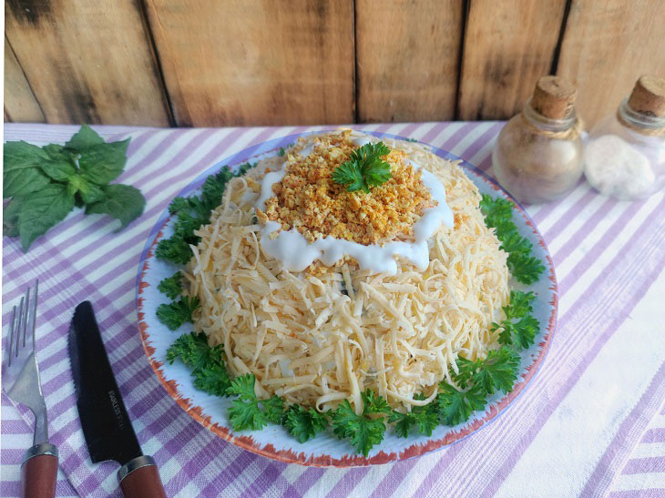 Salad "Yellow dandelion" - spectacular and unusual