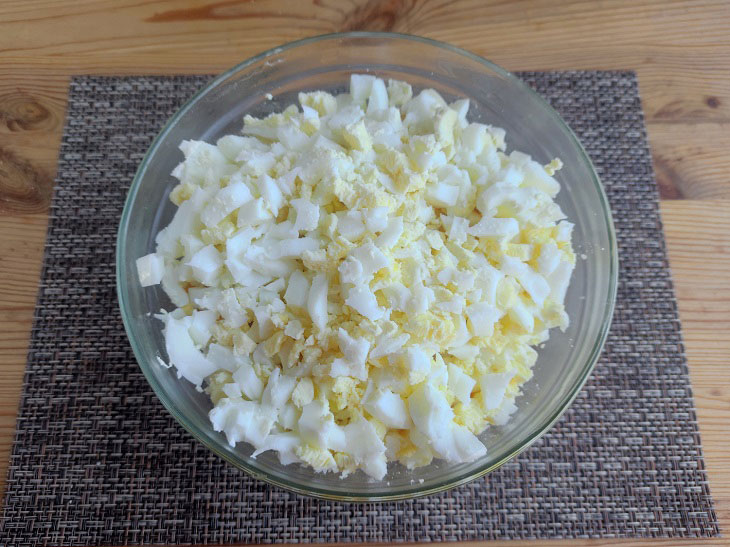 Salad "Yellow dandelion" - spectacular and unusual