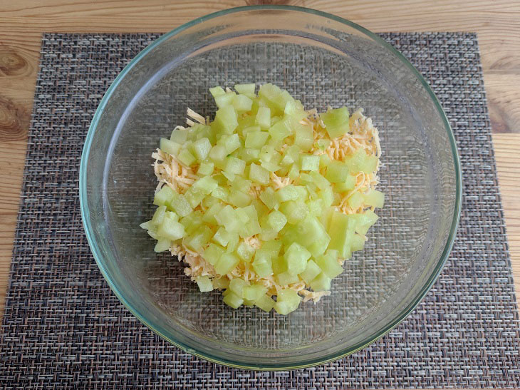 Salad "Yellow dandelion" - spectacular and unusual