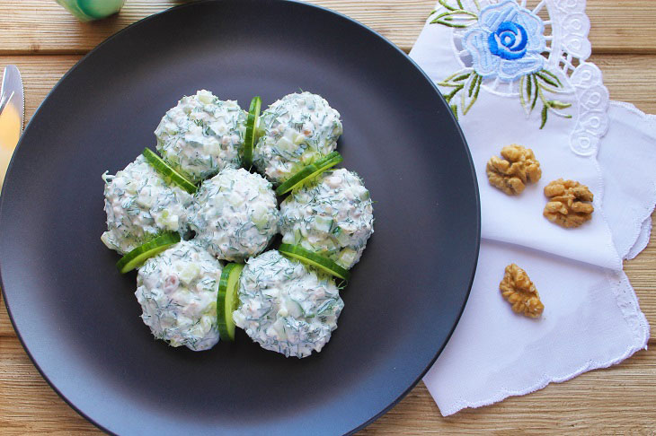 Salad "Snezhanka" - a famous dish of Bulgarian cuisine