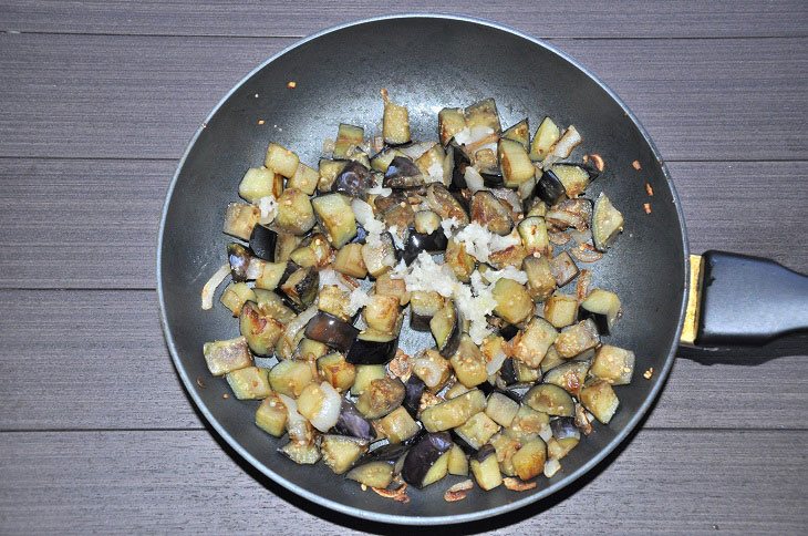 Autumn salad with eggplant - an interesting and tasty recipe