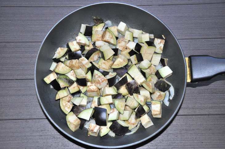 Autumn salad with eggplant - an interesting and tasty recipe