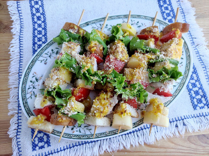 Caesar salad on skewers - a popular dish with an unusual serving