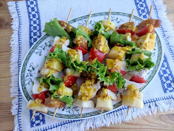 Caesar salad on skewers - a popular dish with an unusual serving