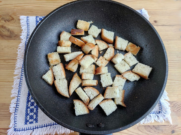 Caesar salad on skewers - a popular dish with an unusual serving