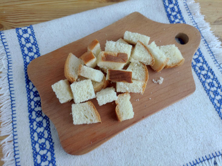 Caesar salad on skewers - a popular dish with an unusual serving