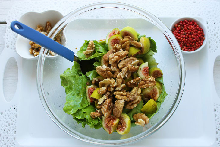 Salad "Gourmet" with walnuts - delicious and unusual