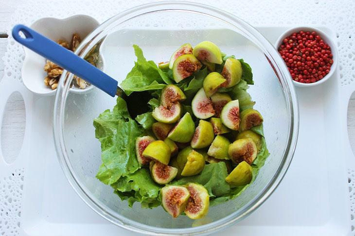 Salad "Gourmet" with walnuts - delicious and unusual