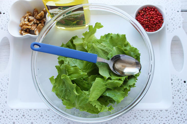 Salad "Gourmet" with walnuts - delicious and unusual