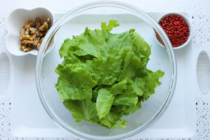 Salad "Gourmet" with walnuts - delicious and unusual