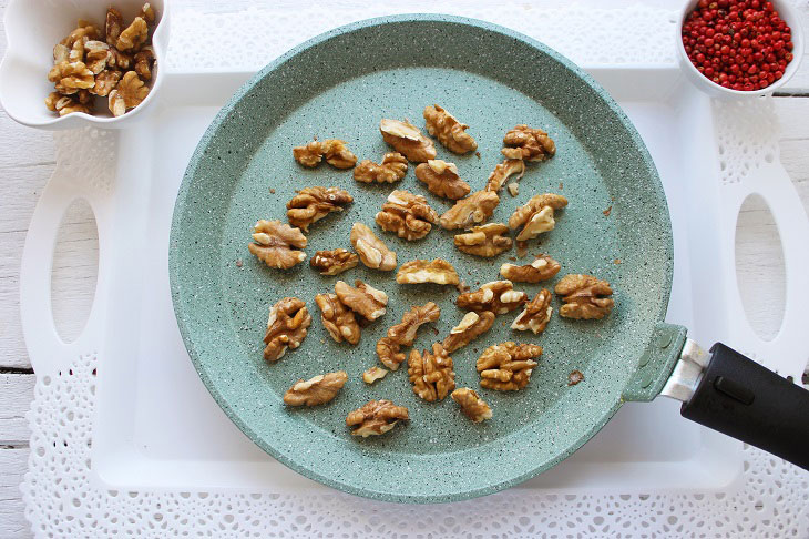 Salad "Gourmet" with walnuts - delicious and unusual