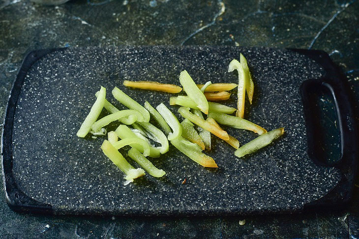 Salad "Novgorodsky" - a simple and satisfying recipe