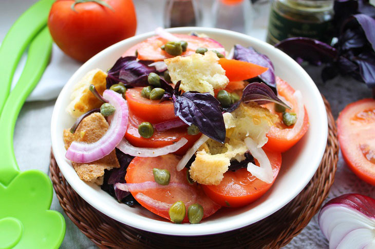 Panzanella salad - a refreshing summer recipe