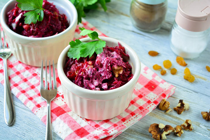 Salad "Royal" with beets - bright and tasty