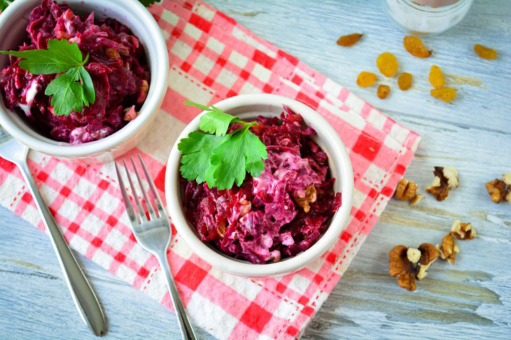 Salad "Royal" with beets - bright and tasty