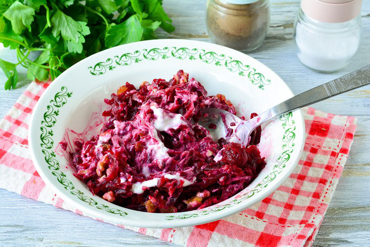 Salad "Royal" with beets - bright and tasty