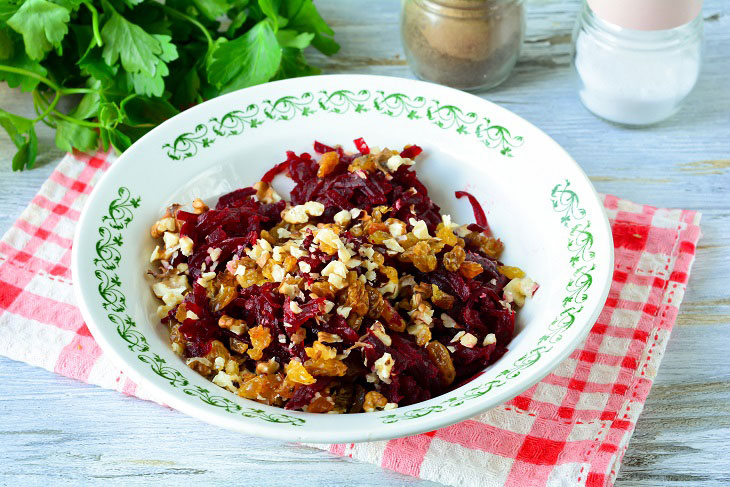 Salad "Royal" with beets - bright and tasty
