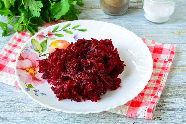 Salad "Royal" with beets - bright and tasty