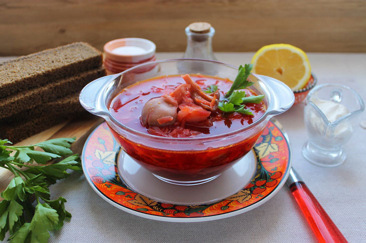 Lenten borscht with mushrooms - a special aroma and delicious taste