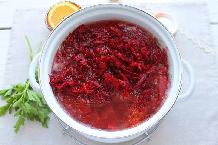 Lenten borscht with mushrooms - a special aroma and delicious taste