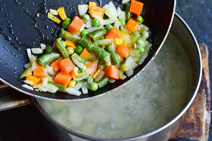 Ukrainian potato soup - delicious instant vegetable broth