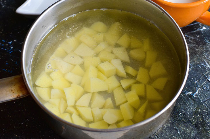 Ukrainian potato soup - delicious instant vegetable broth