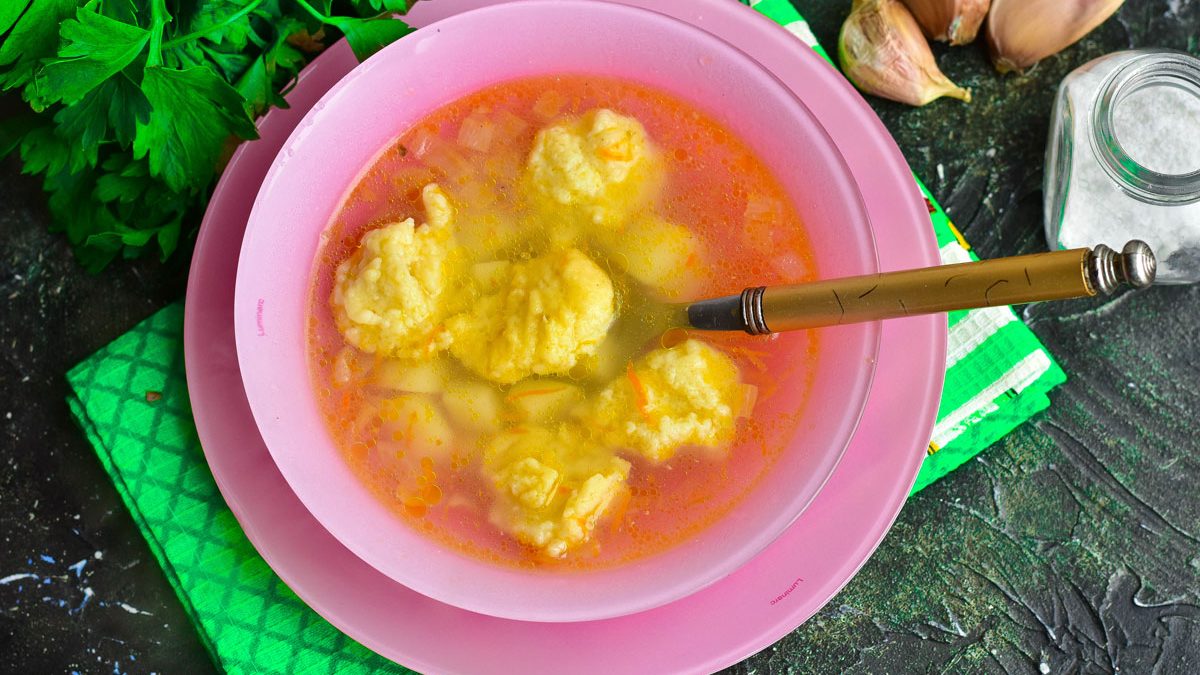 Soup with garlic dumplings – fragrant and appetizing