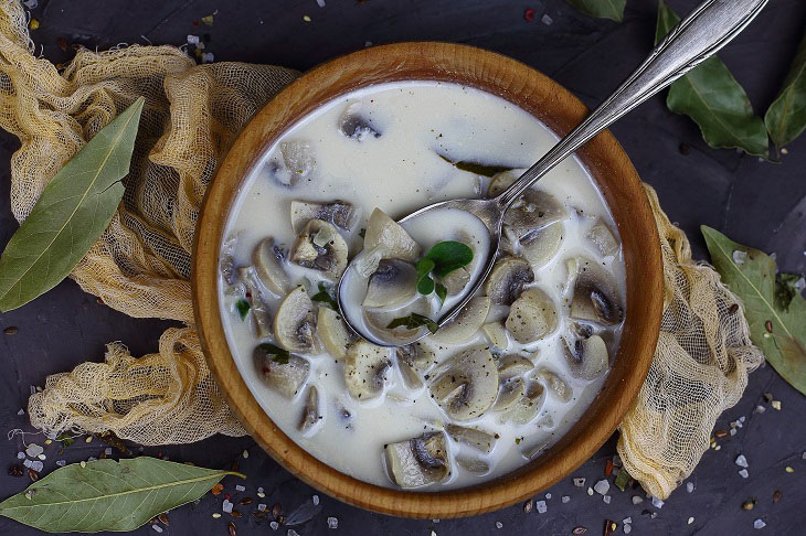 Creamy champignon mushroom soup - incredibly tender, tasty and light