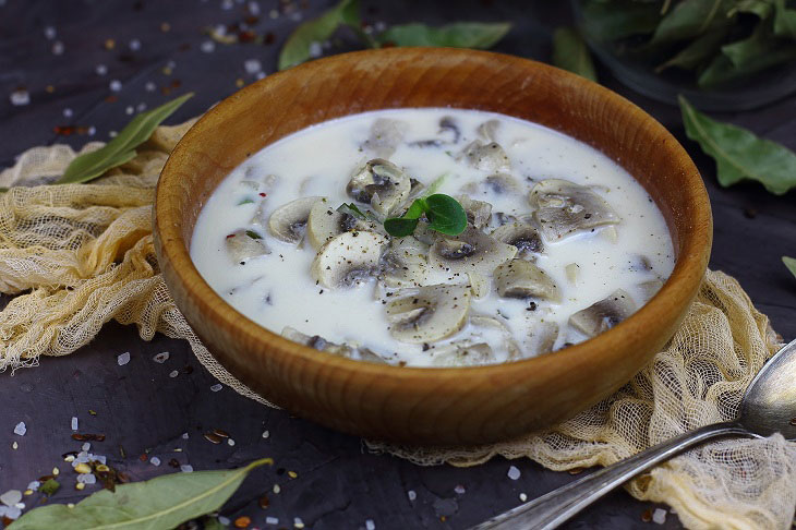 Creamy champignon mushroom soup - incredibly tender, tasty and light