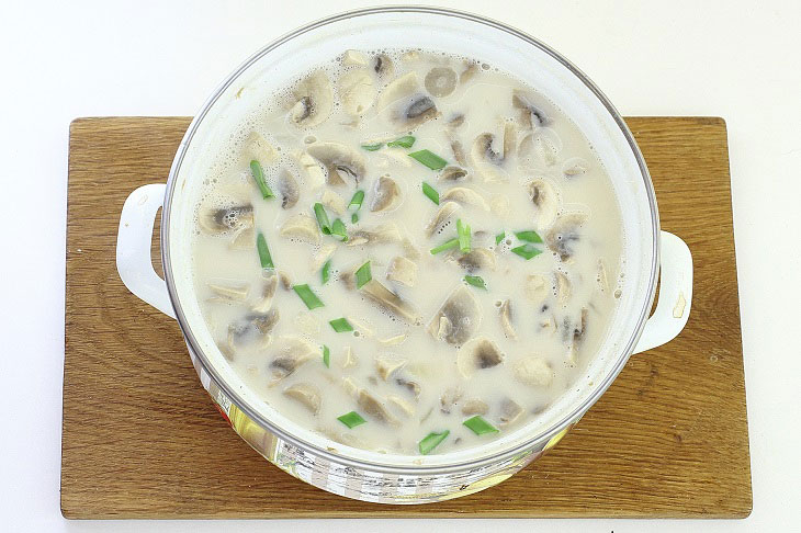 Creamy champignon mushroom soup - incredibly tender, tasty and light